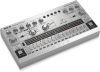 Behringer RD-6-SR analóg dobgép, 8 dobhang, 16 lépéses szekvenátor, torzító, ezüst