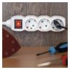 Emos P1321 hálózati elosztó, 3 aljzat, 1,5méter, 3x1mm2, 250V, 16A, kapcsolható